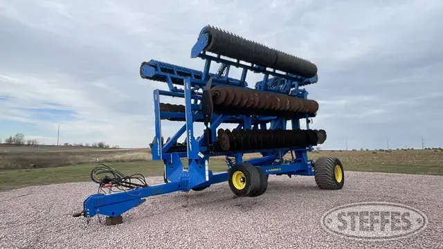 2017 Landoll 7833-40
