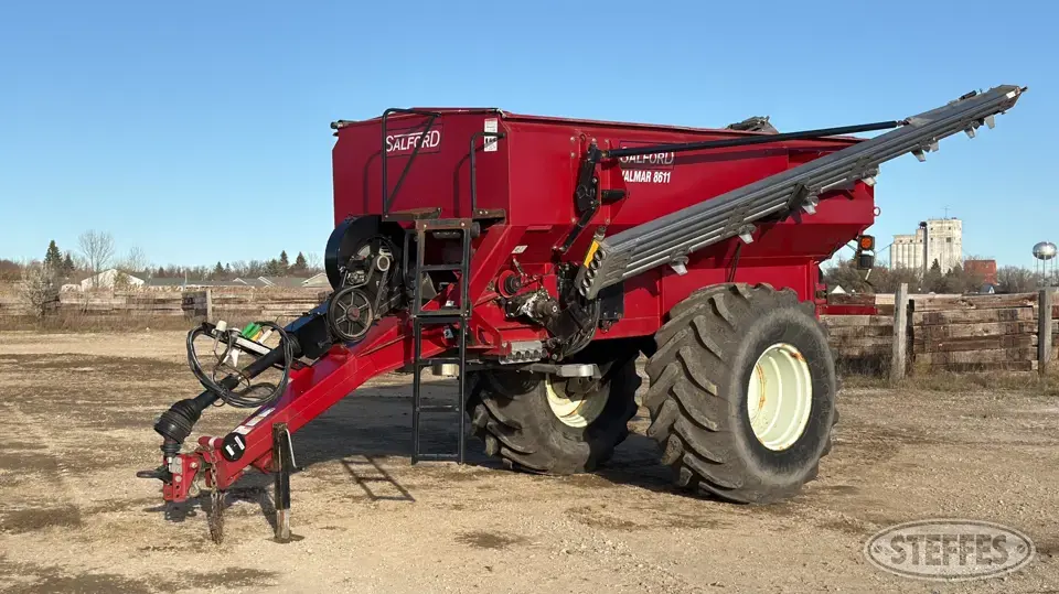 2017 Valmar 8611 Pull-Type Dry Spreader