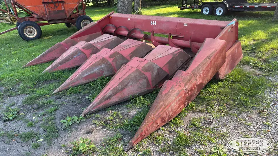 International 844 Corn Head