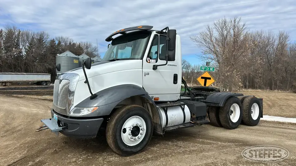 2005 International 8600 Conventional Truck without Sleeper