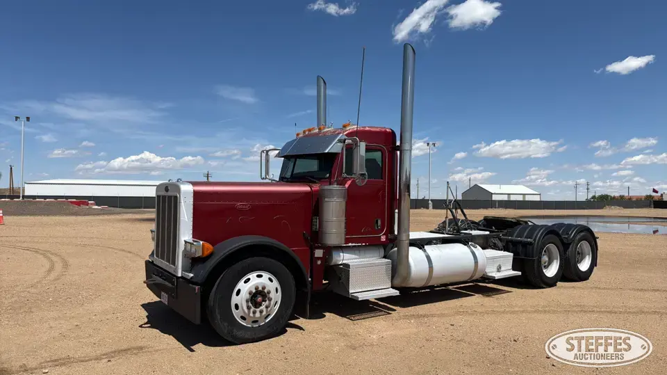 2005 Peterbilt 379 Conventional Truck without Sleeper
