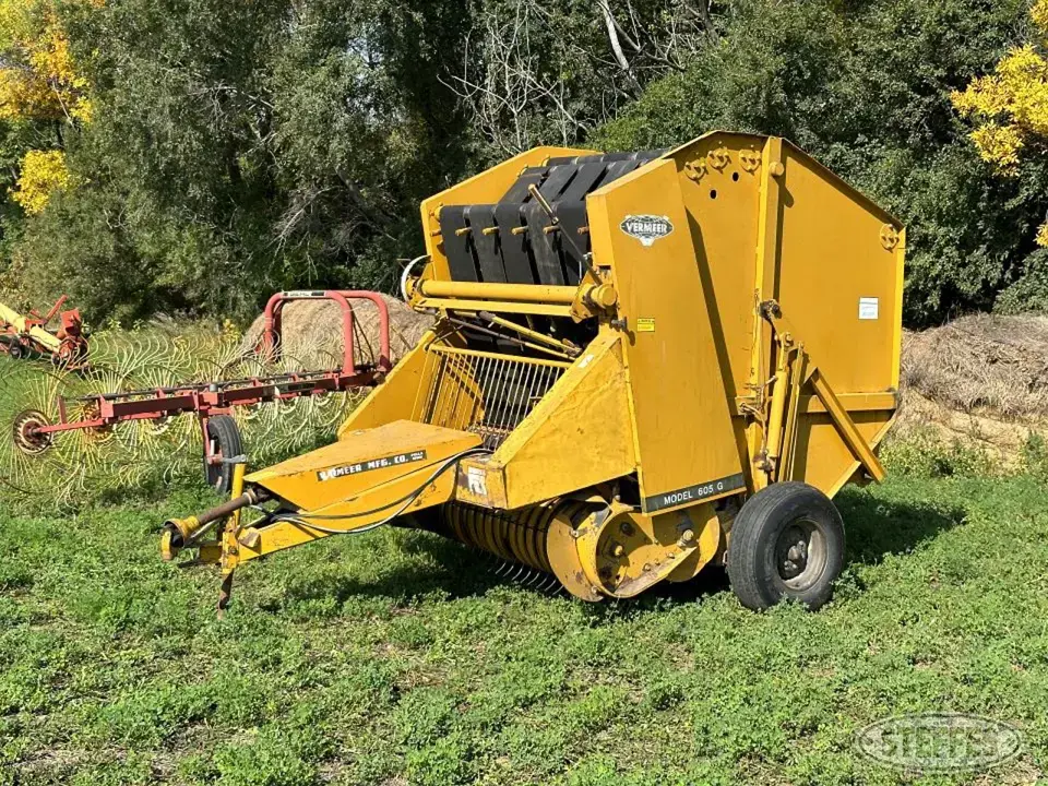 Vermeer 605G Round Baler