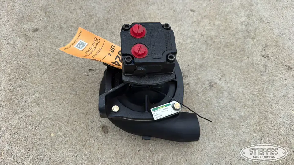 John Deere AN206042 hyd. pump Farm Support Item