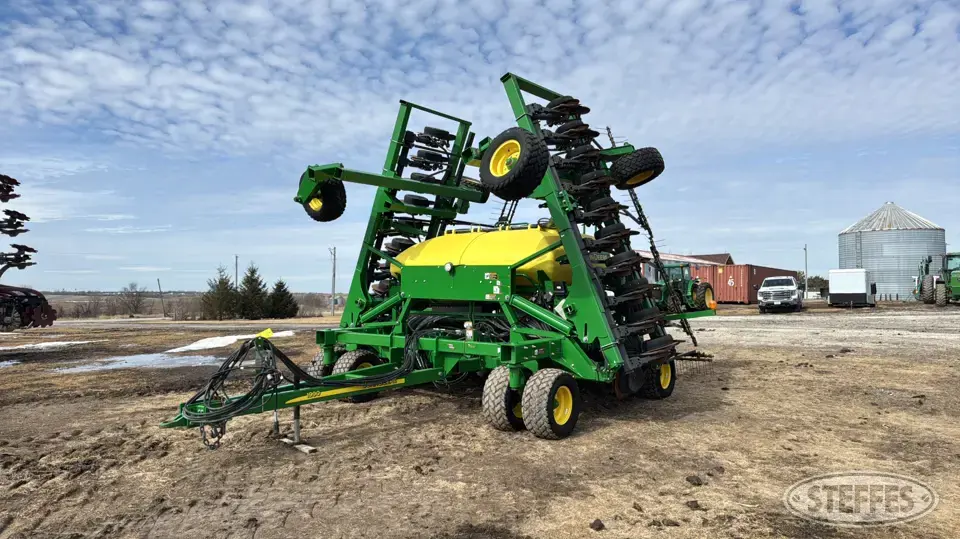 2015 John Deere 1990 Air Drills and Air Seeder