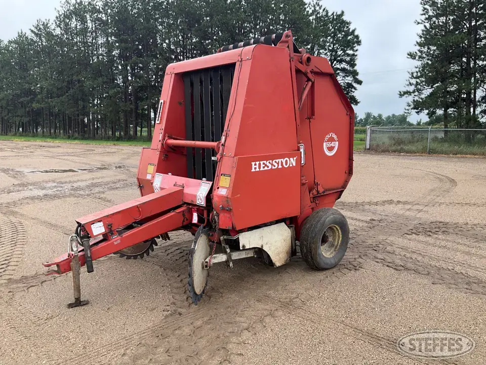 Hesston 5540 Round Baler
