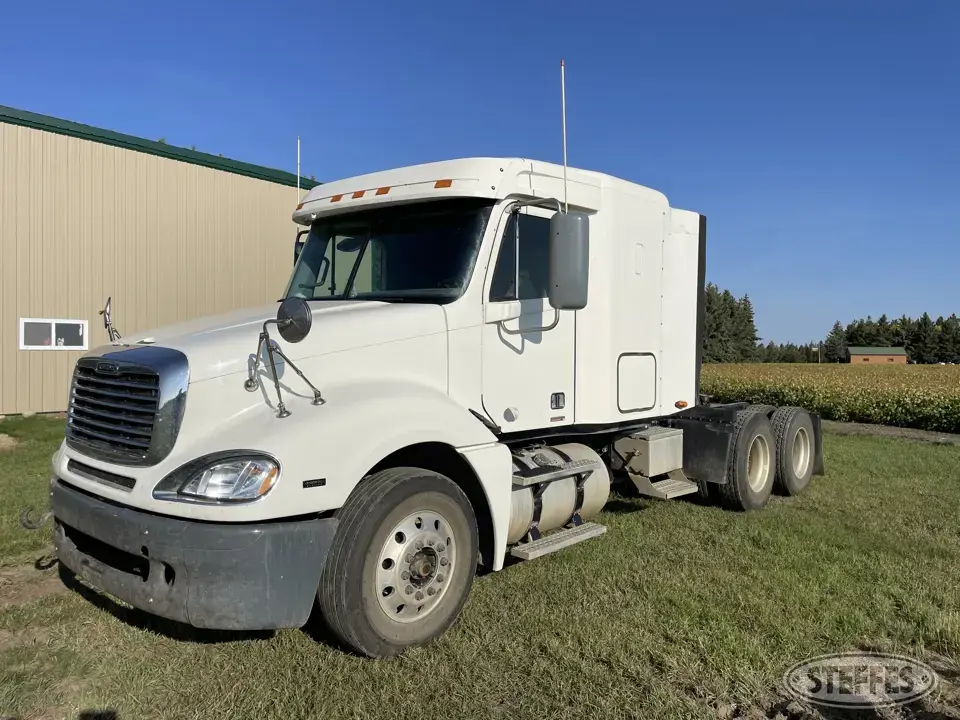 2010 Freightliner Columbia Conventional Truck with Sleeper