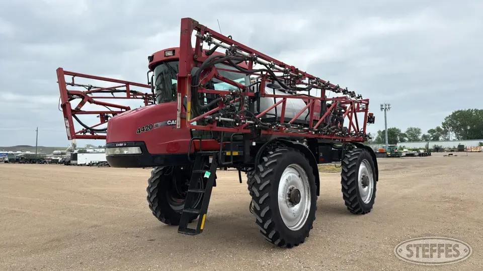 2009 Case IH 4420 Self-Propelled Sprayer