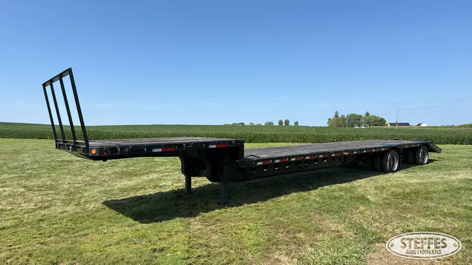 Spread axle step deck trailer
