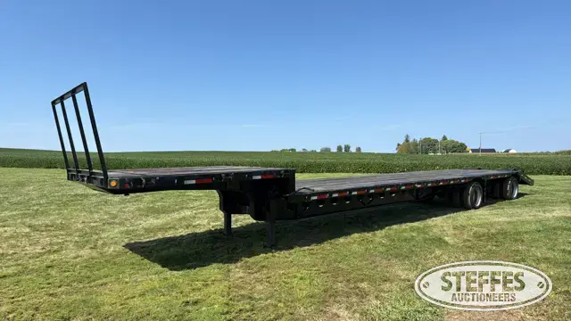 Spread axle step deck trailer