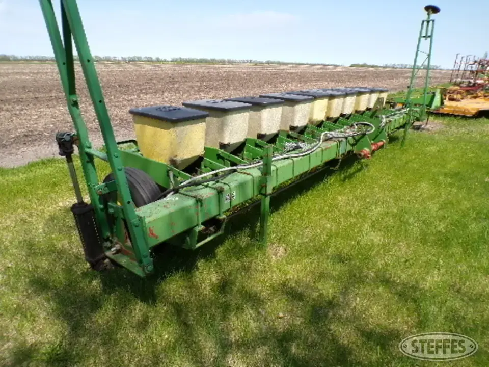 John Deere 7100 Less Than 12 Row Planter