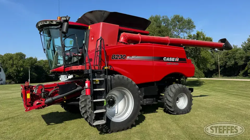 2013 Case IH 8230 Combine