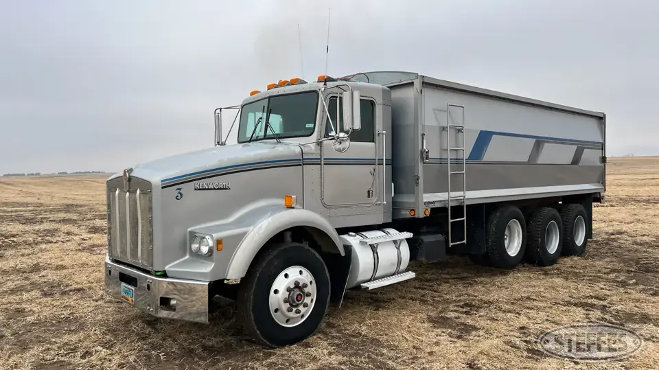 1992 Kenworth T800 Tri-Axle Boxed Truck
