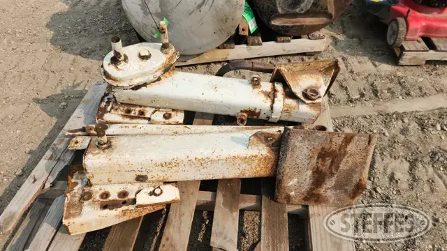 (2) Trailer landing gears