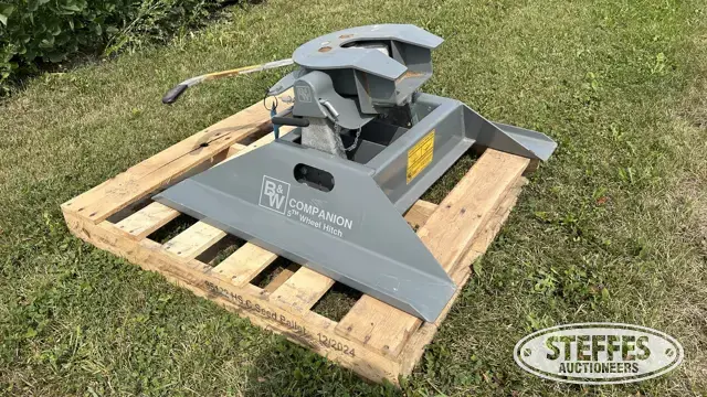 B&W Companion 5th wheel hitch