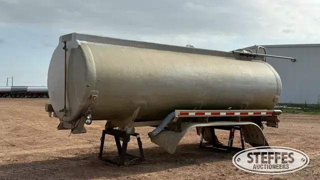 Fruehauf 4200 gal.