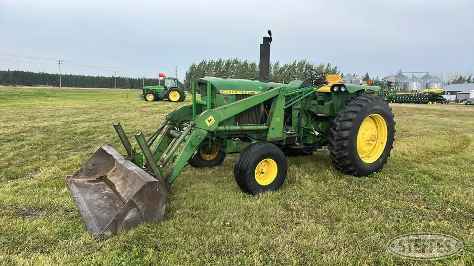 1972 John Deere 4620 2WD Tractor