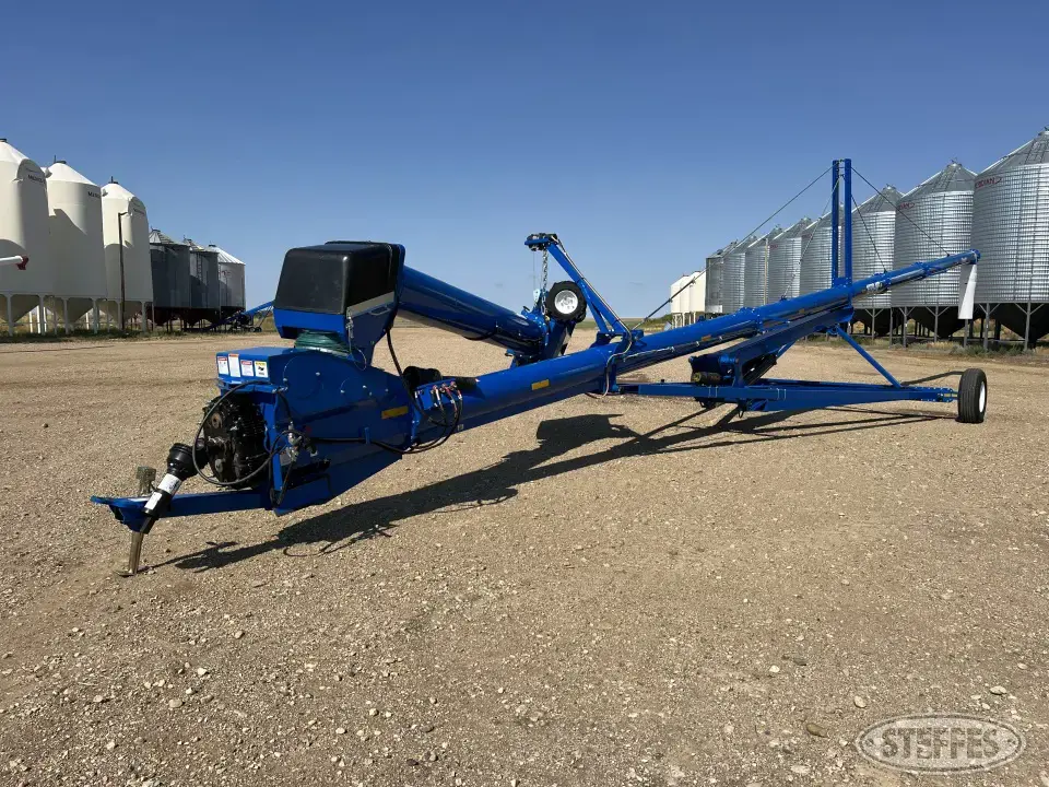 Brandt 1370-HP+ Swing Hopper Auger