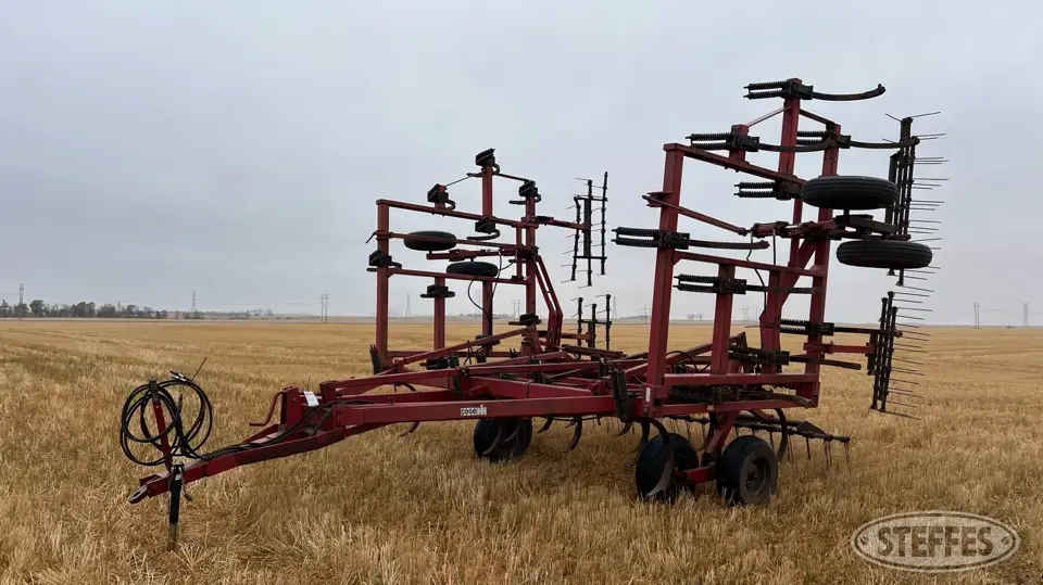 Case IH 5600 Chisel Plow