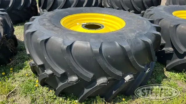 Firestone Maxi-Traction 800/70R38 Tire