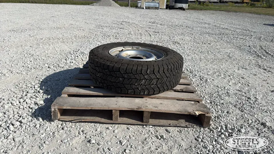 Hankook Dynapro AT2 LT245/75R17 tire Passenger-Light Truck Tire