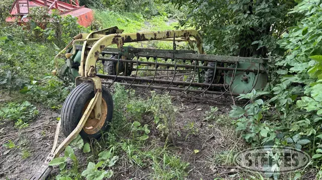 John Deere 640