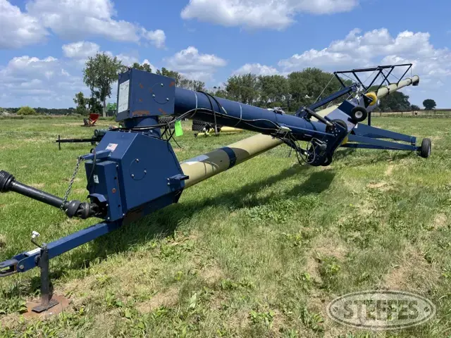 2011 Harvest International H1372