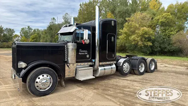 2003 Peterbilt 379 Extended Hood