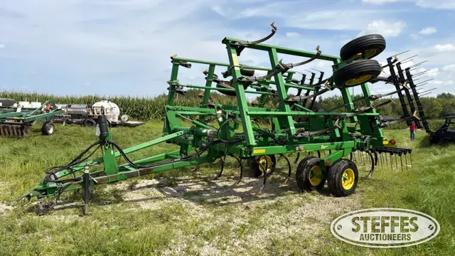 John Deere 2210
