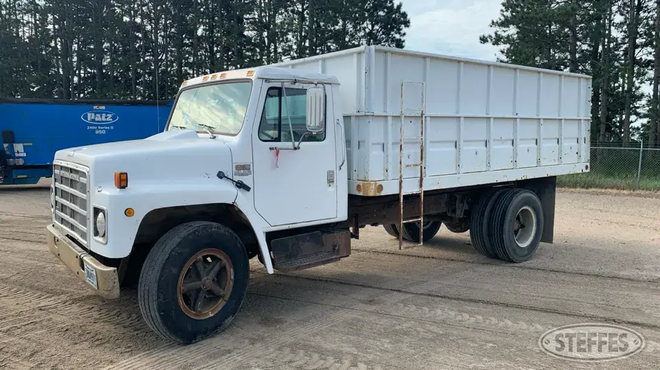 1984 International S1700 Single Axle Boxed Truck