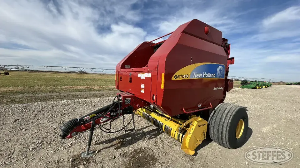 2011 New Holland BR7090 Round Baler