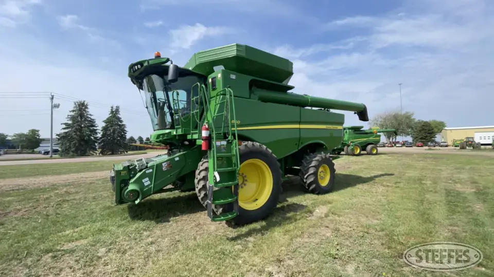 2017 John Deere S660 Combine