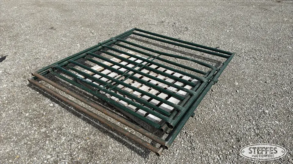 (2) Livestock panels w/gate Livestock Equipment-Other