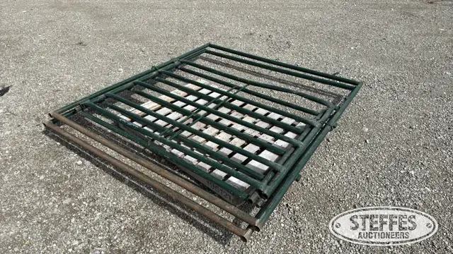 (2) Livestock panels w/gate