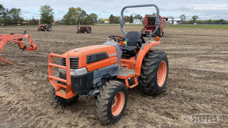 2005 Kubota L3130D MFWD Tractor