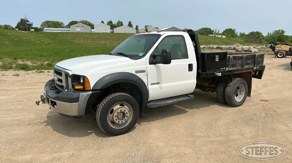 2007 Ford F-550 Super Duty XL Flatbed Truck