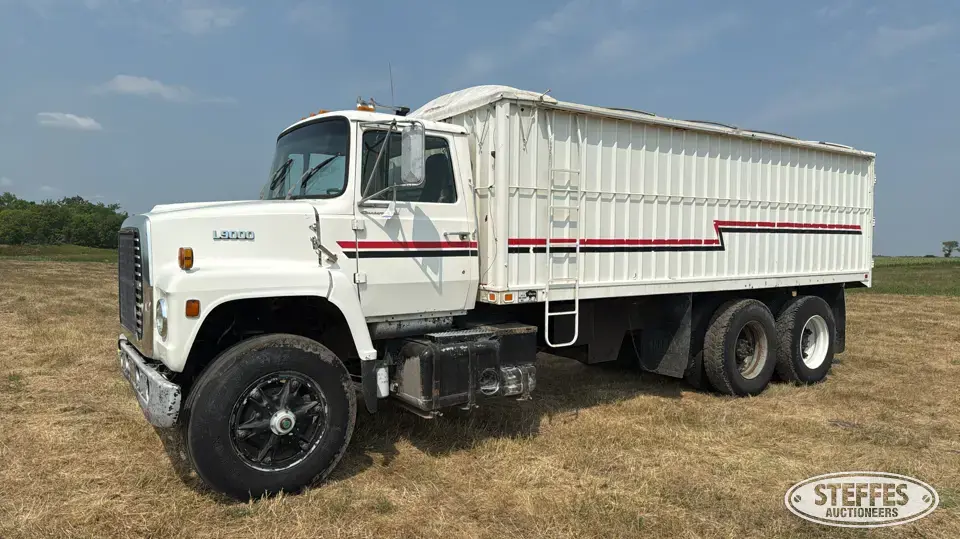 1978 Ford L9000 Grain Truck