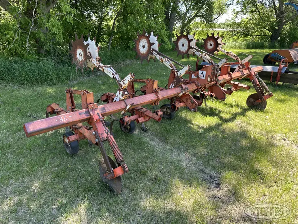 Allis-Chalmers 114 Row Crop Cultivator