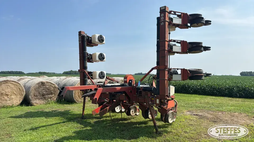 White 5100 12 or More Row Planter