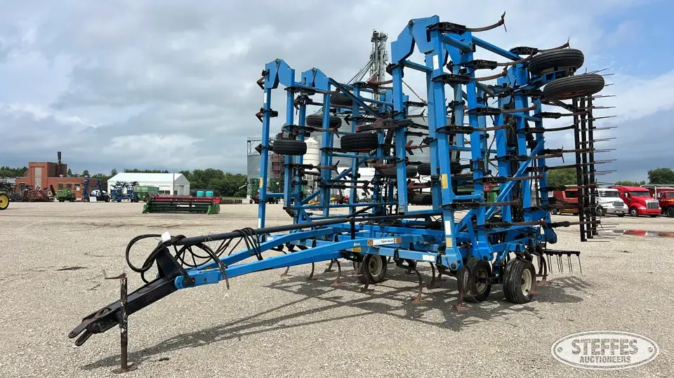 DMI Tiger-Mate Field Cultivator