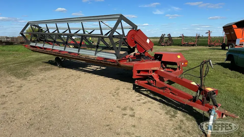 Case IH 725 Pull-Type Swather