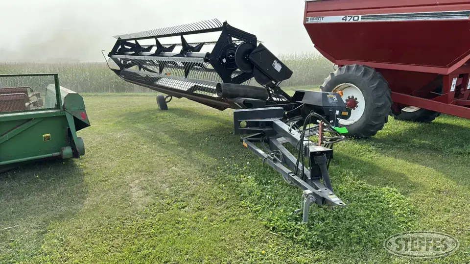 1997 MacDon Premier 1900 Pull-Type Swather
