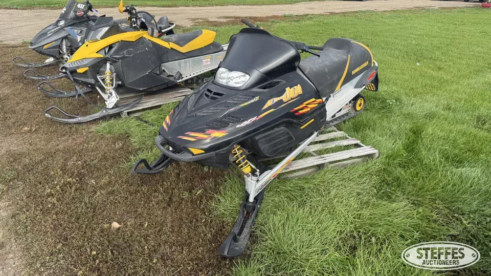 2004 Ski-Doo MXZ800 Snowmobile
