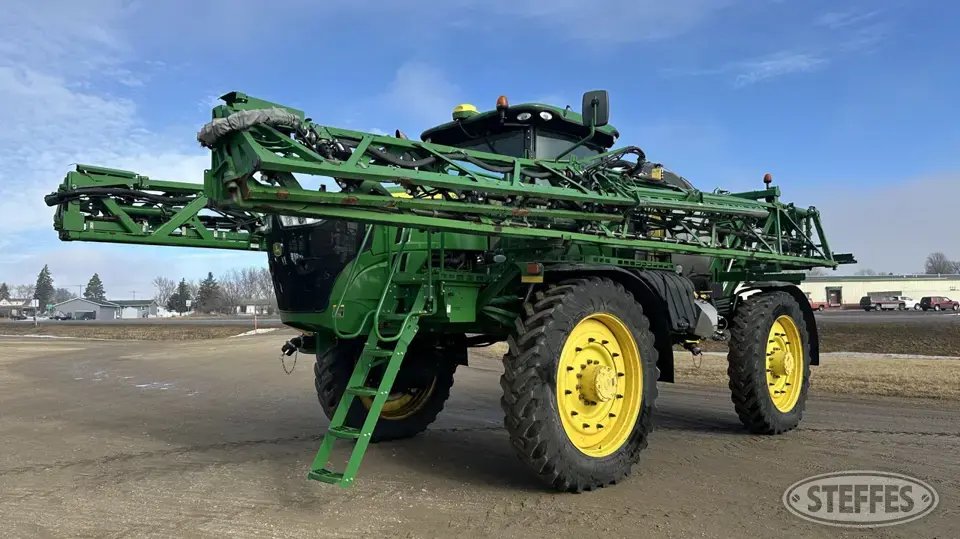 2017 John Deere R4045 Self-Propelled Sprayer