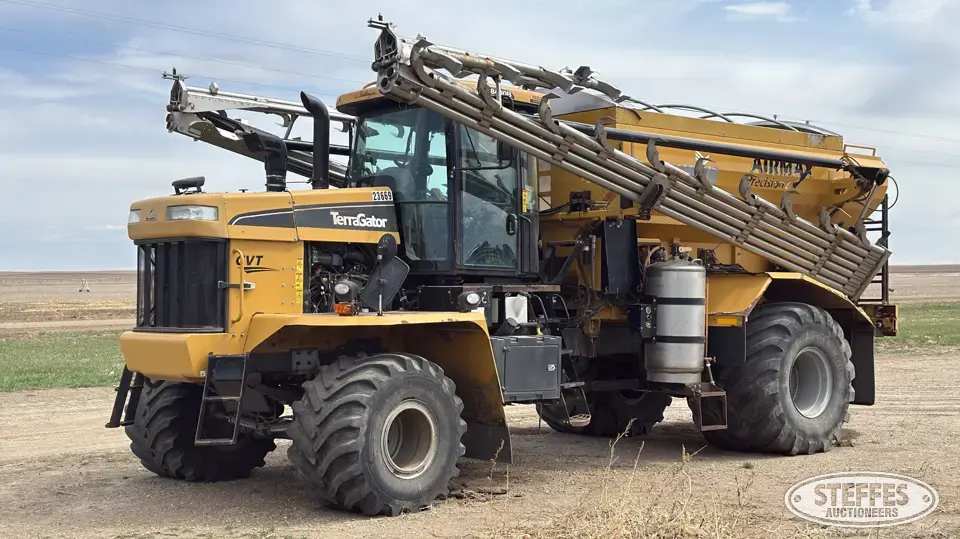 2015 AGCO TerraGator 8400B Self-Propelled Dry Applicators-Spreaders-Floater