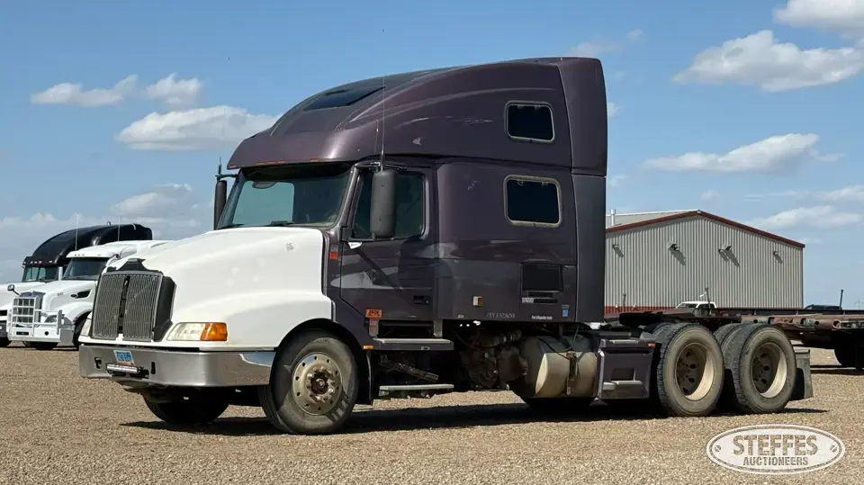2000 Volvo VNL Conventional Truck with Sleeper