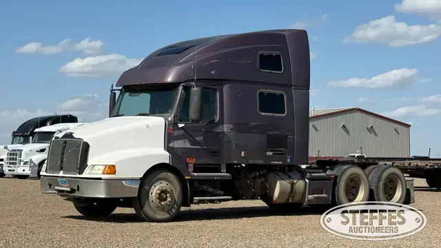 2000 Volvo VNL