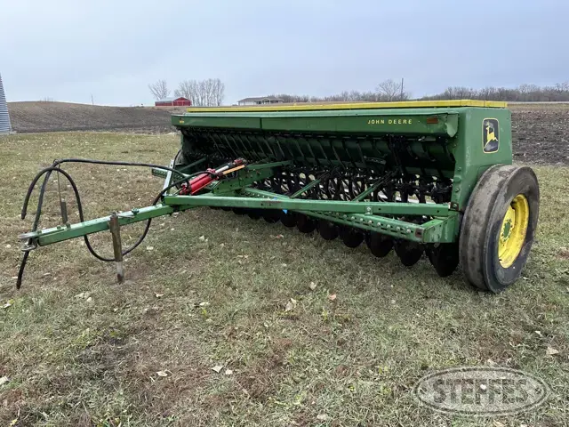 John Deere 8300