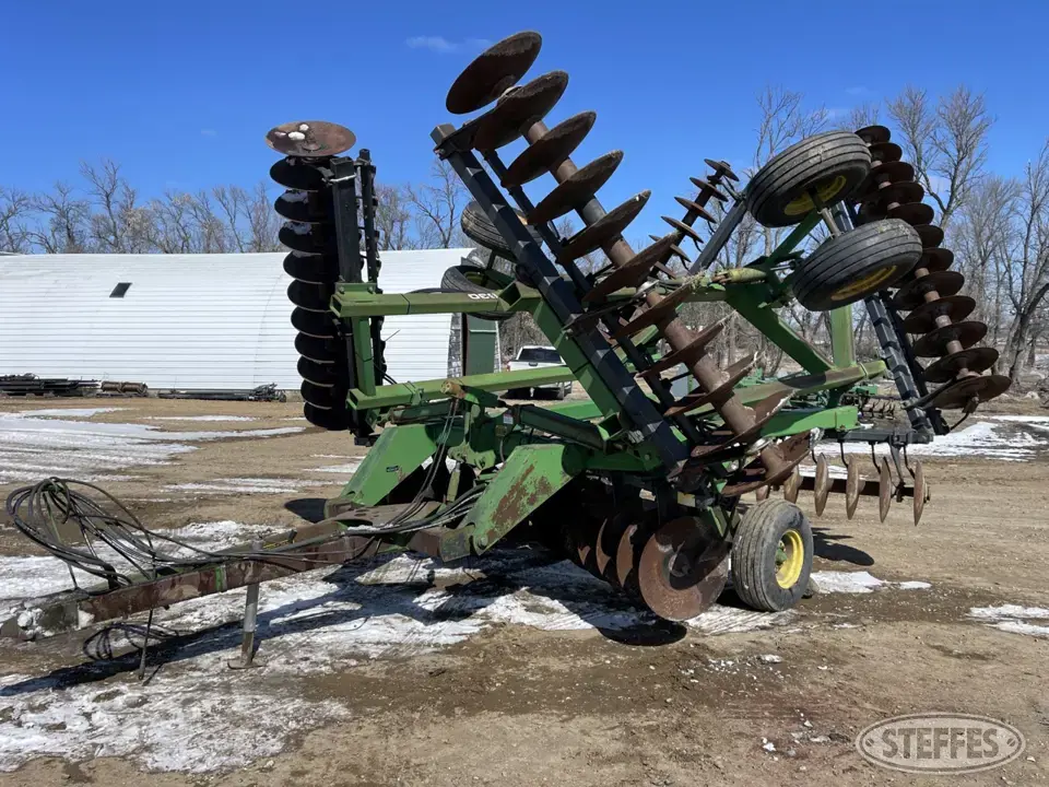 John Deere 630 Disc