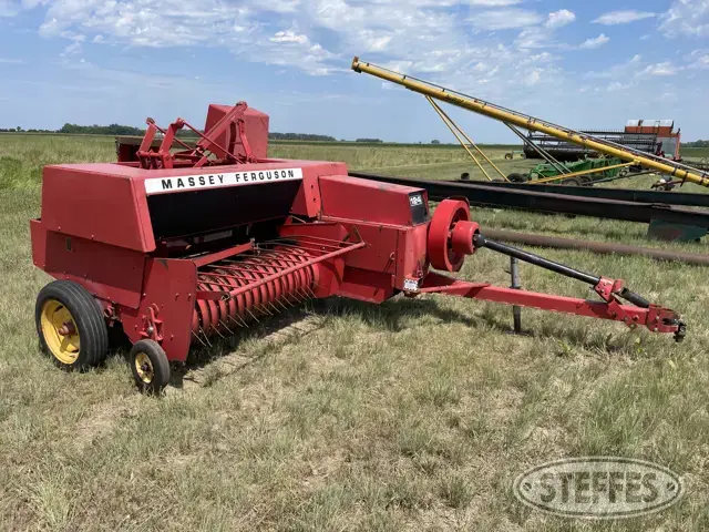 Massey Ferguson 124