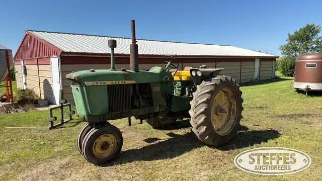 John Deere 3010